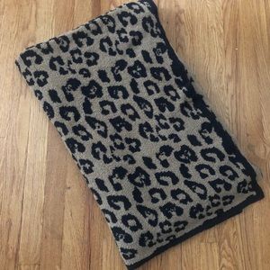 Barefoot Dreams In the Wild Throw Blanket